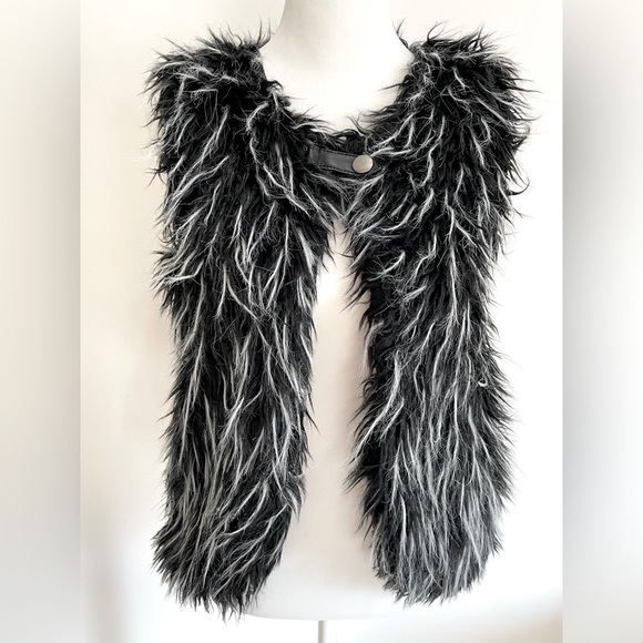 Betsy Johnson Kids Size XL(14) Furry Vest - Picture 1 of 5